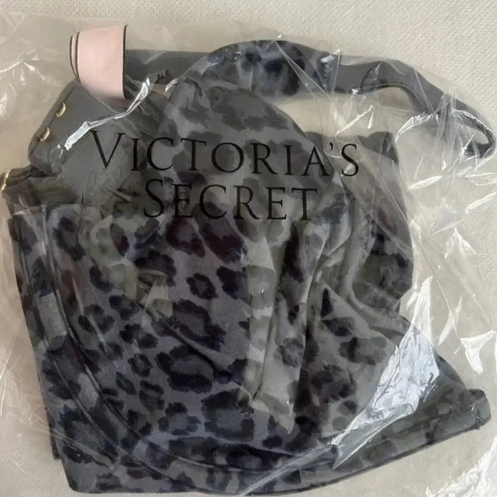 Victoria's Secret Unlined Underwire Plunge Bra Black Pearl Leopard, 32DD